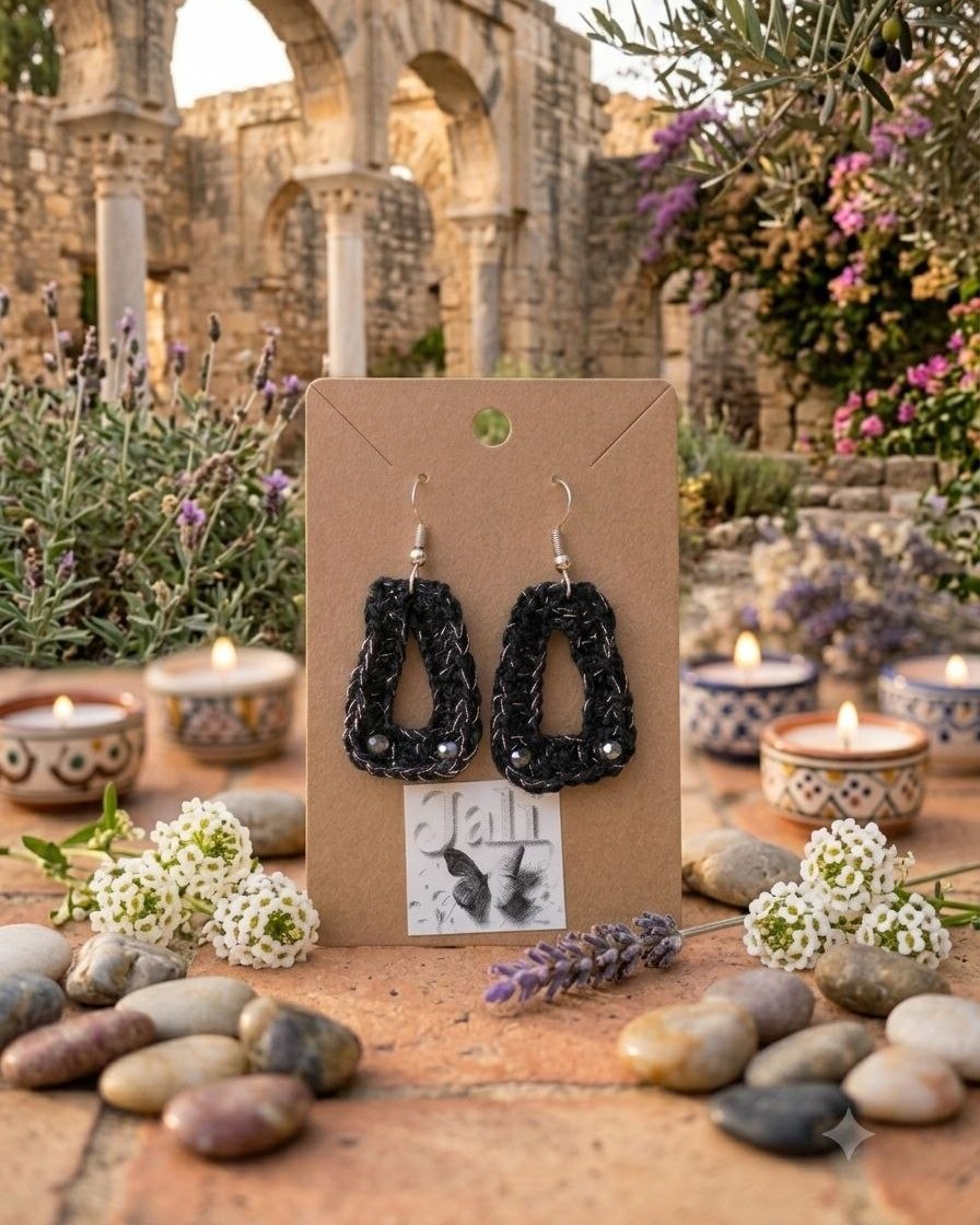 Gota negra — Pendientes de crochet tejido a mano