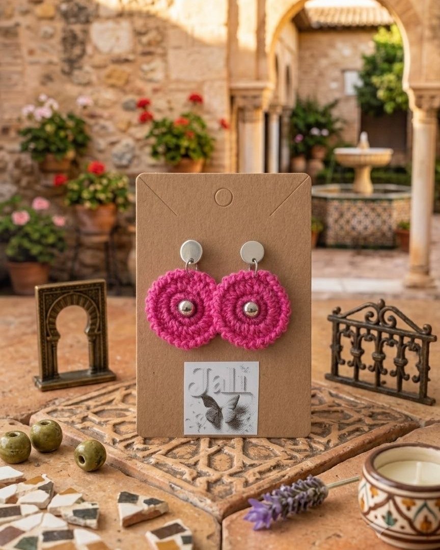 Botón fucsia — Pendientes de crochet tejido a mano